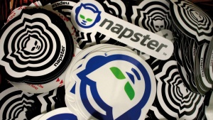 Napsterjeva ikona se je v industriji vendarle ohranila več kot desetletje, čeprav je sprva prinašala denar nezakonito. Dobičkonosen je postal tudi pravno nesporni posel.
